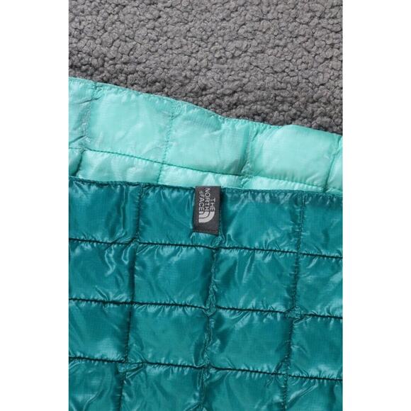 The North Face Scarf Green Reversible Thermoball Infinity Long PufferPocket - Picture 3 of 7